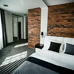 Bed & Breakfast Bialy Dwor 4*