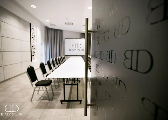 Bialy Dwor فندق مبيت وإفطار 4*