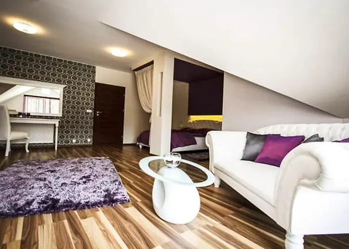 Bed & Breakfast Bialy Dwor 4*